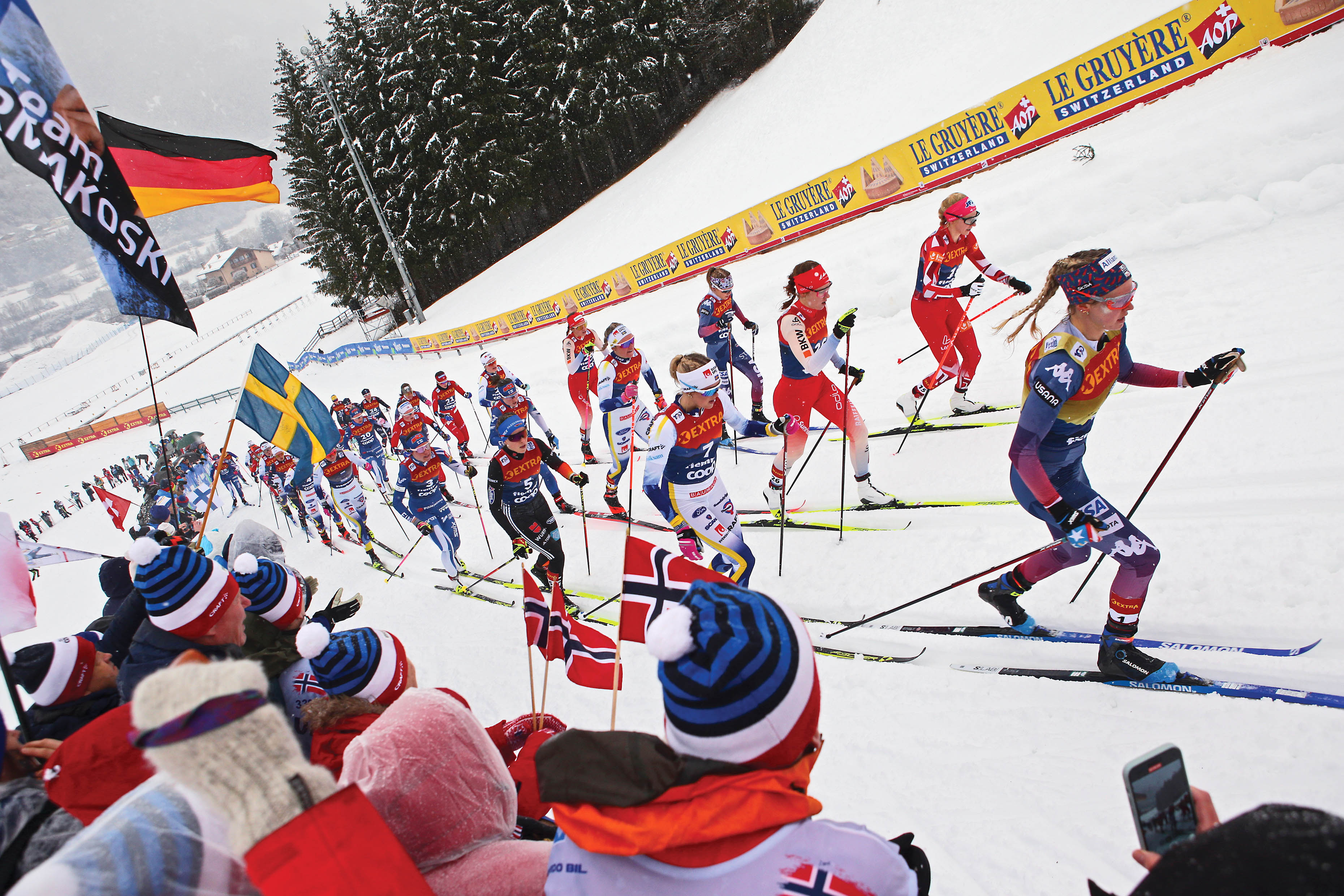 TIFO DA STADIO A LAGO DI TESERO. PER LE STARS DEL FONDO AL TOUR DE SKI