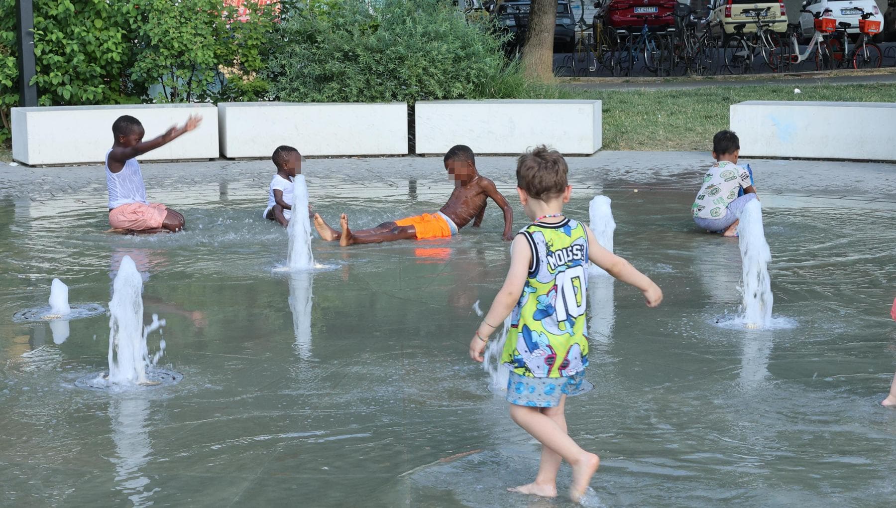 Caldo, allerta per la terza ondata: “Afa soffocante, oltre i 38 gradi”. Come usare i condizionatori