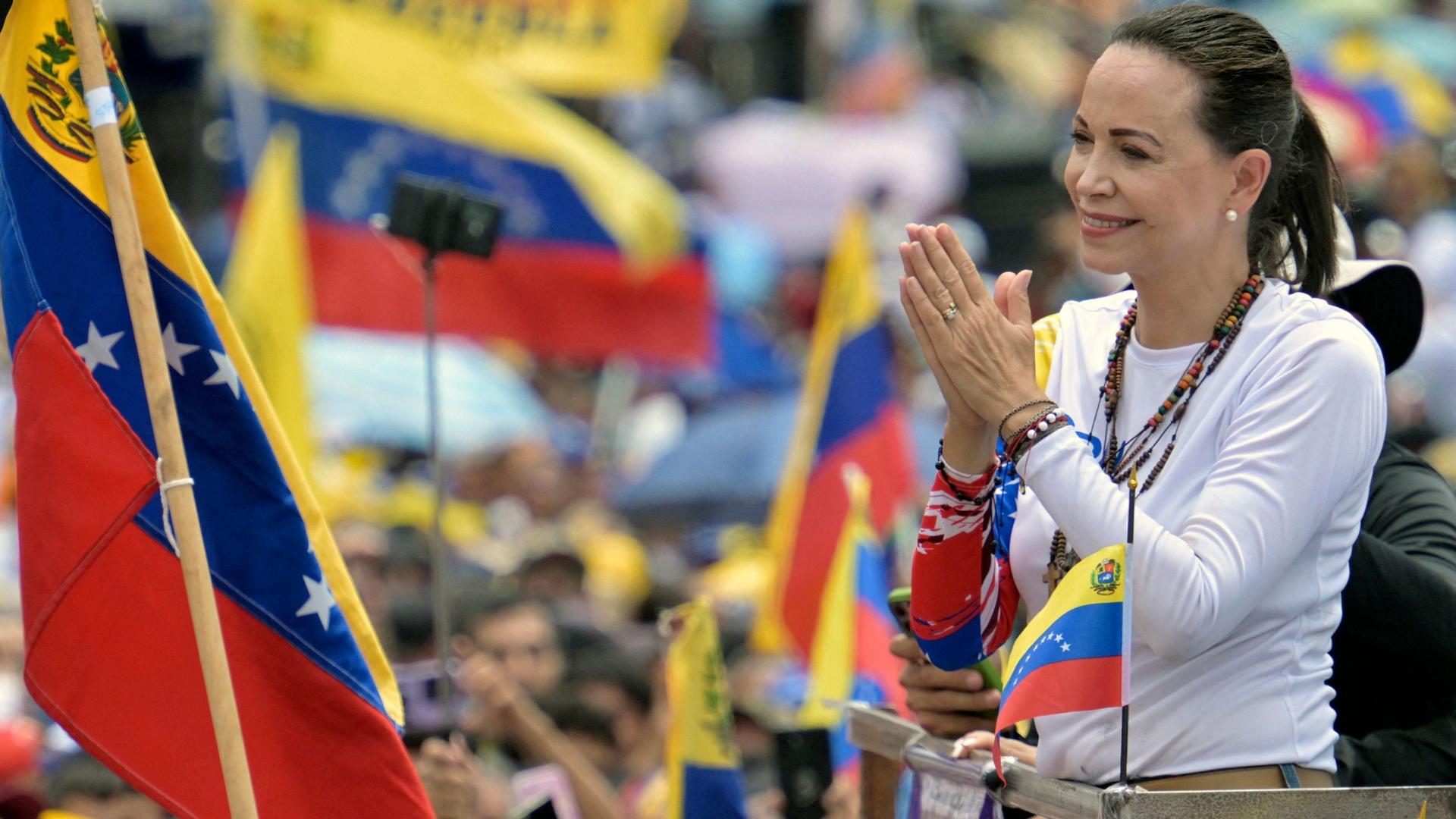 La Casa Bianca toglie il sostegno a Machado: la leader fermata mentre cerca di tornare in Venezuela
