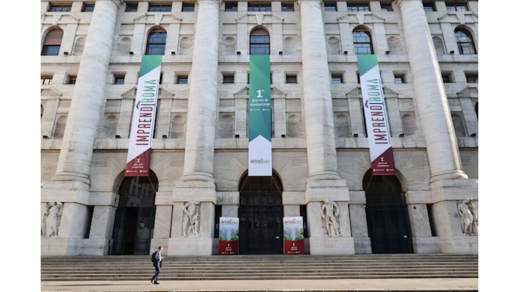 Borse oggi in diretta| Borse europee attese in rosso con i bombardamenti in Iran e il warning di Schabel (Bce). Ferrari -7% nel pre-market - Milano Finanza