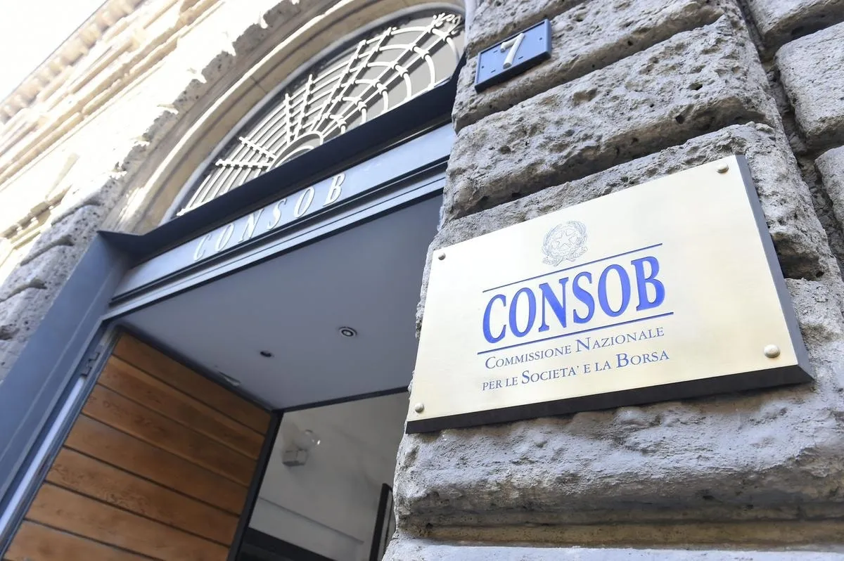 Intesa Sanpaolo deposita in Consob il documento dell'ops su Mps. Istanze a circa 40 authority italiane e internazionali
