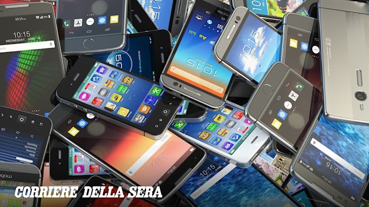Smartphone, vendite ai minimi dal 2013: la crisi delle memorie rende i modelli vecchi più convenienti - Corriere della Sera
