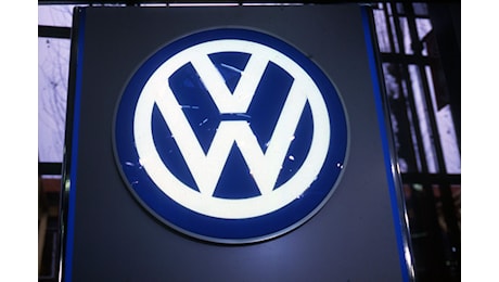 Volkswagen, piano per congelare gli stipendi fino al 2030: confronto con IG Metall che chiede il 5% in più