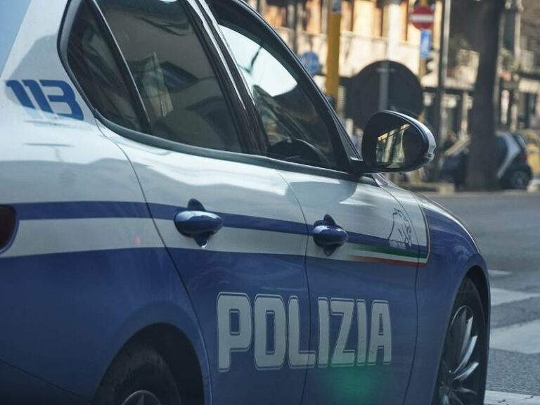 Entra nella camera d'albergo di una minore e tenta di abusare di lei: arrestato 27enne