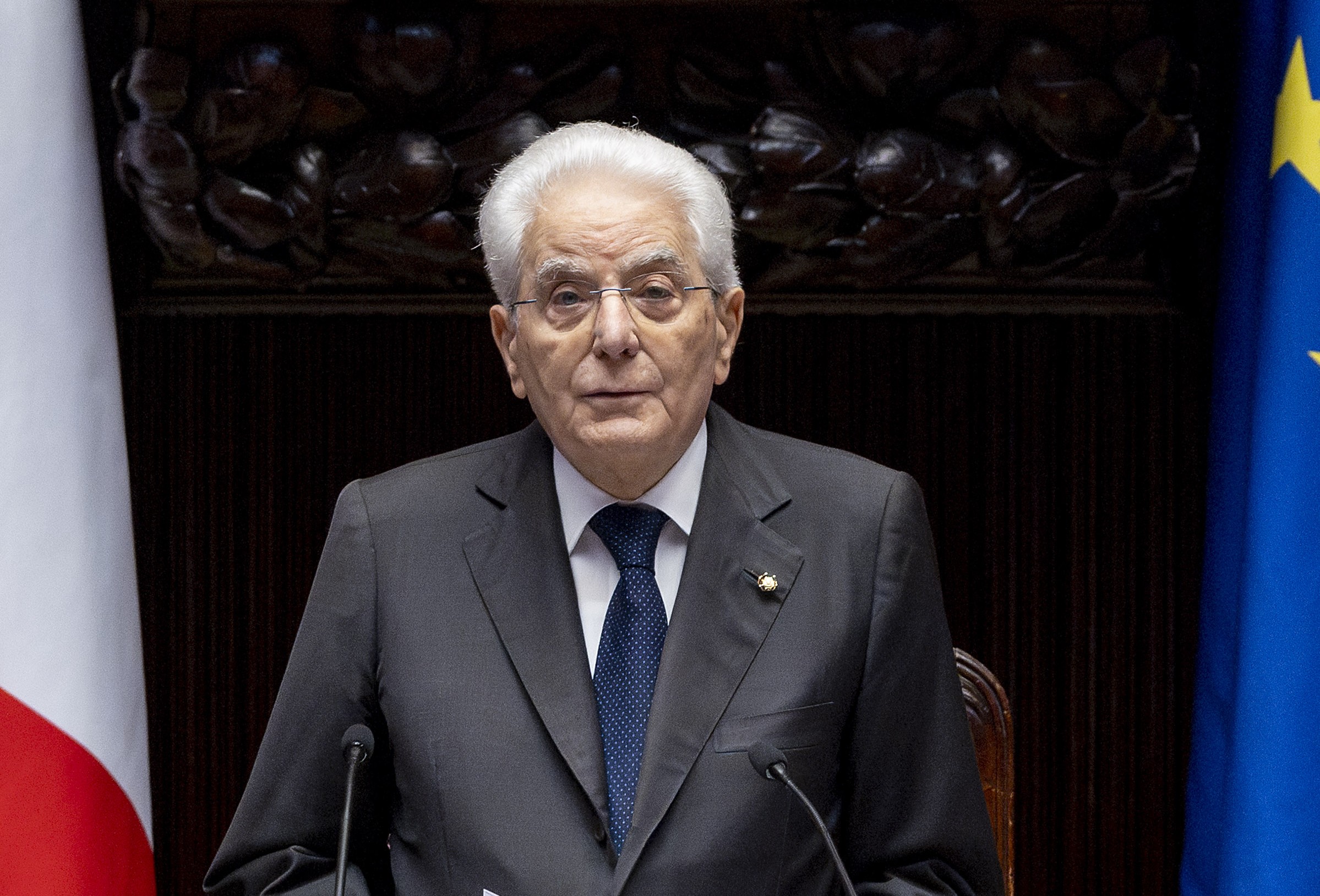 Strage di Ustica, Mattarella: Segno incancellabile nella storia della Repubblica. I familiari delle vittime: No all'archiviazione