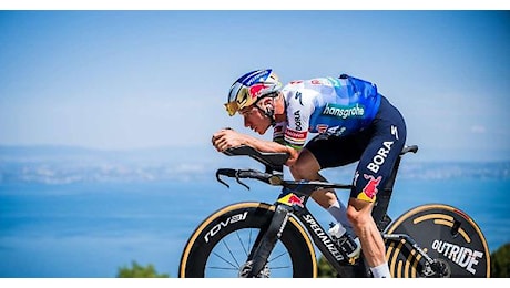 Evenepoel fa il bis nella crono, Pogacar 2° e sempre in giallo al Tour