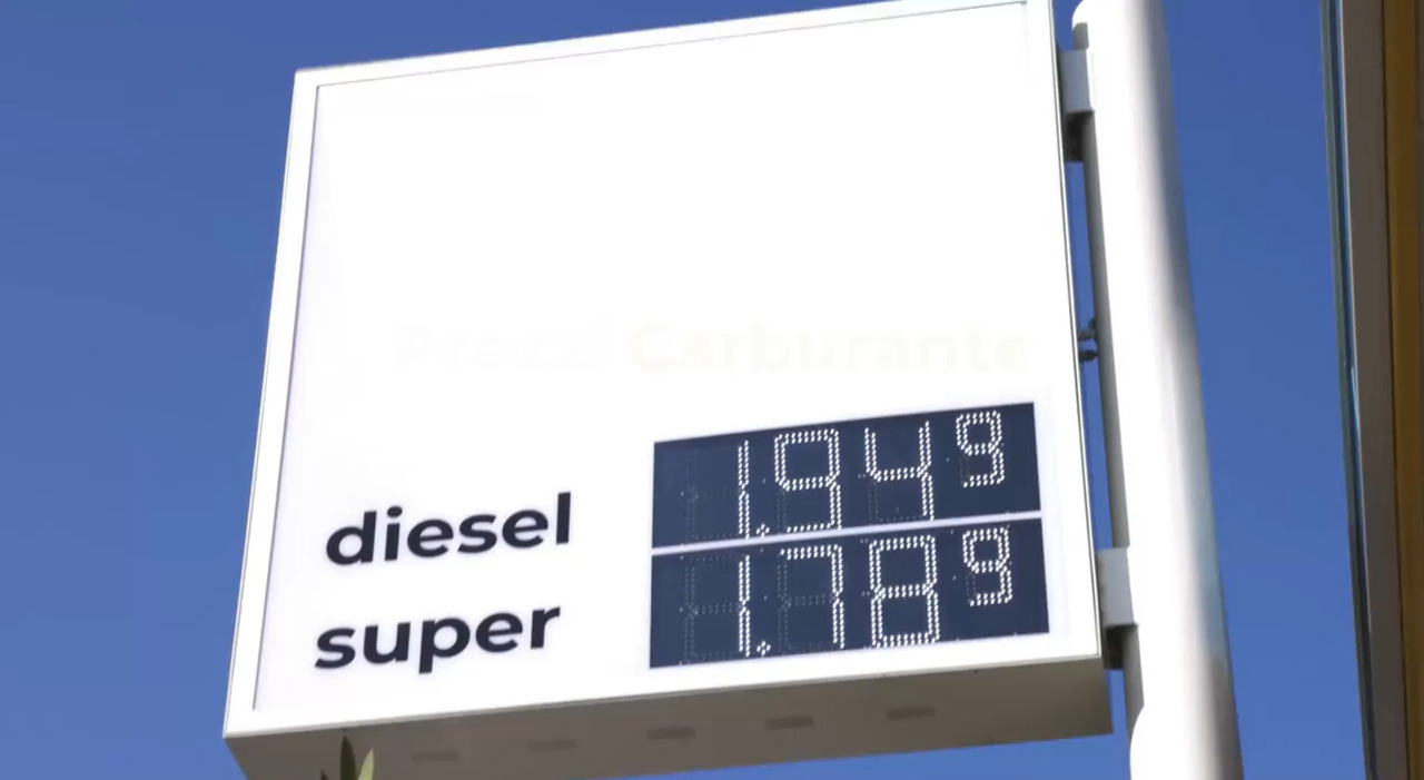 Prezzi carburanti in aumento in autostrada: gasolio sopra i 2 euro al litro