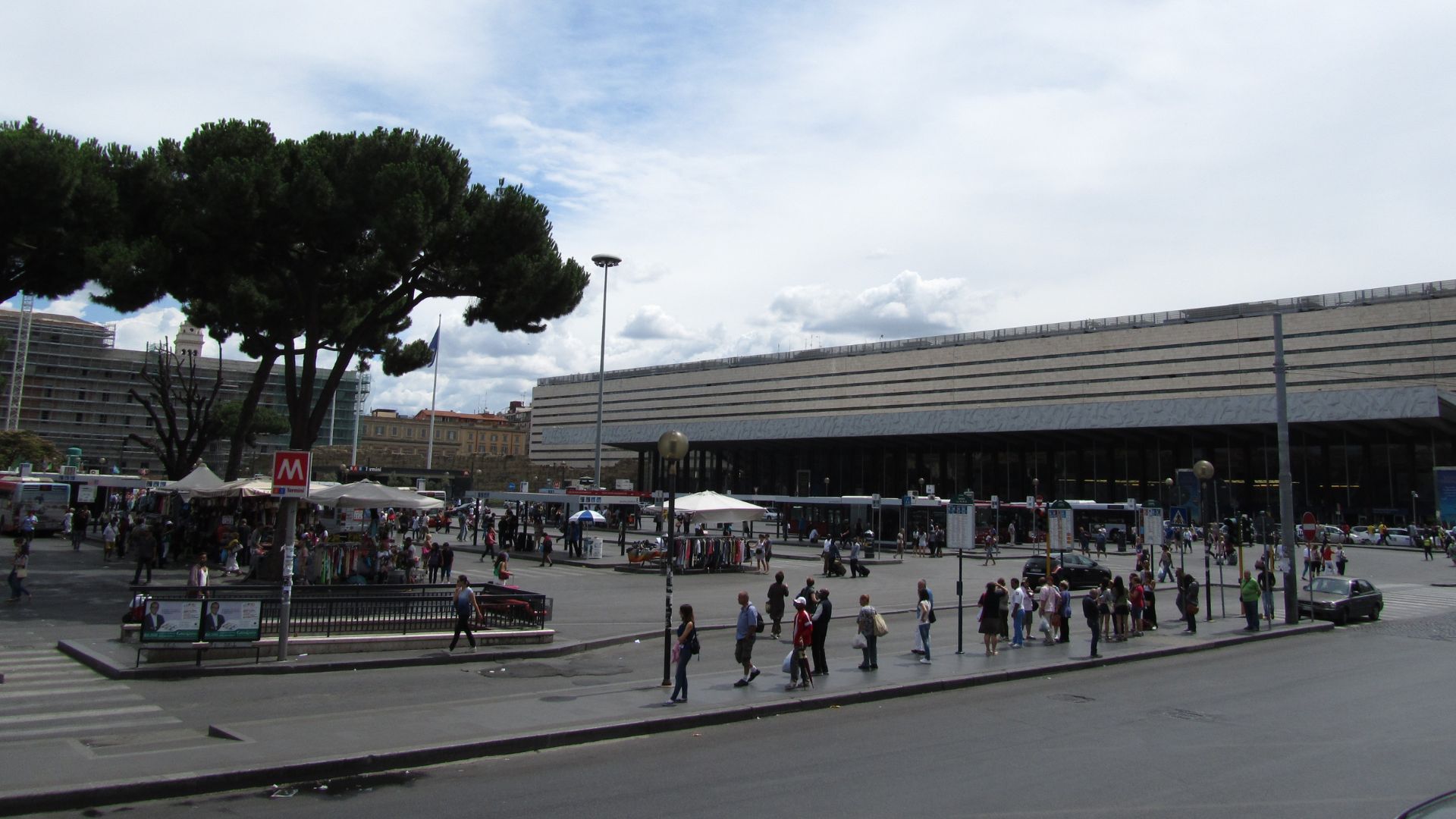 Roma combatte il caldo con un albero bioclimatico: fino a 10°C in meno senza elettricità