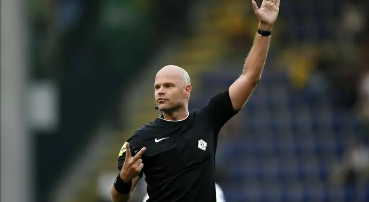 Morto l'arbitro Rob Dieperink, avrebbe dovuto partecipare ai Mondiali: era stato accusato di molestie sui minori
