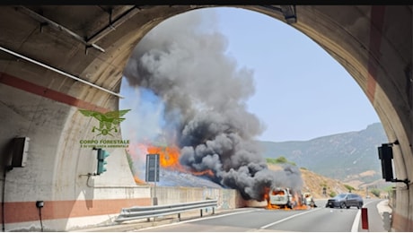 Incidente sulla 125 a Solanas, lo schianto provoca un rogo: due morti