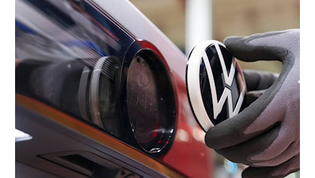 Volkswagen taglia 100 mila posti e racconta la crisi profonda dell'auto tedesca ed europea