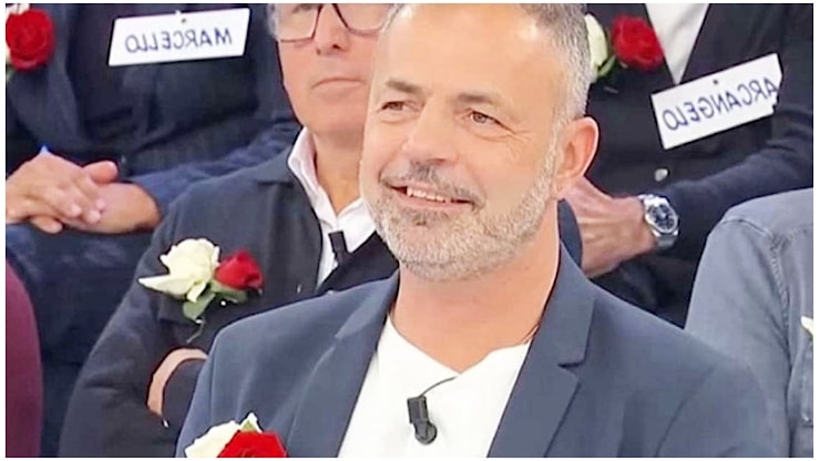 Uomini e Donne: Sabrina si allontana da Massimiliano, Flavio bacia Martina a Roma - SofiaOggi.com