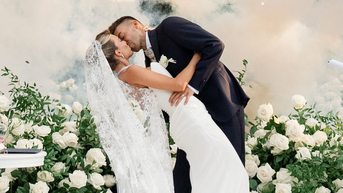 Le nozze di Ludovica Pagani e Stephan El Shaarawy nella cornice di Villa Aldobrandini a Frascati: i braccialetti solidali al posto delle bomboniere, Elettra Lamborghini che canta e balla «Pistolero» e le foto inedite della festa