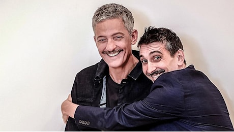 Fiorello torna su Rai 1 con “5 minuti senza Vespa”: il blitz lampo che lancia La Pennicanza