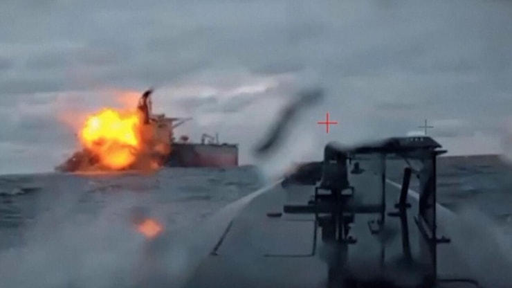 L'Ucraina colpisce una piattaforma petrolifera russa nel Mar Caspio, prima operazione nell'area - HuffPost Italia