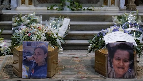 L'ultimo saluto a Kety e Mirko, la comunità di Camaiore si stringe nel dolore