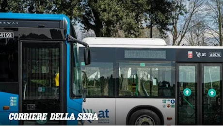 Trasporto scolastico, settanta segnalazioni di disservizi in provincia di Pistoia: scontro in Consiglio regionale