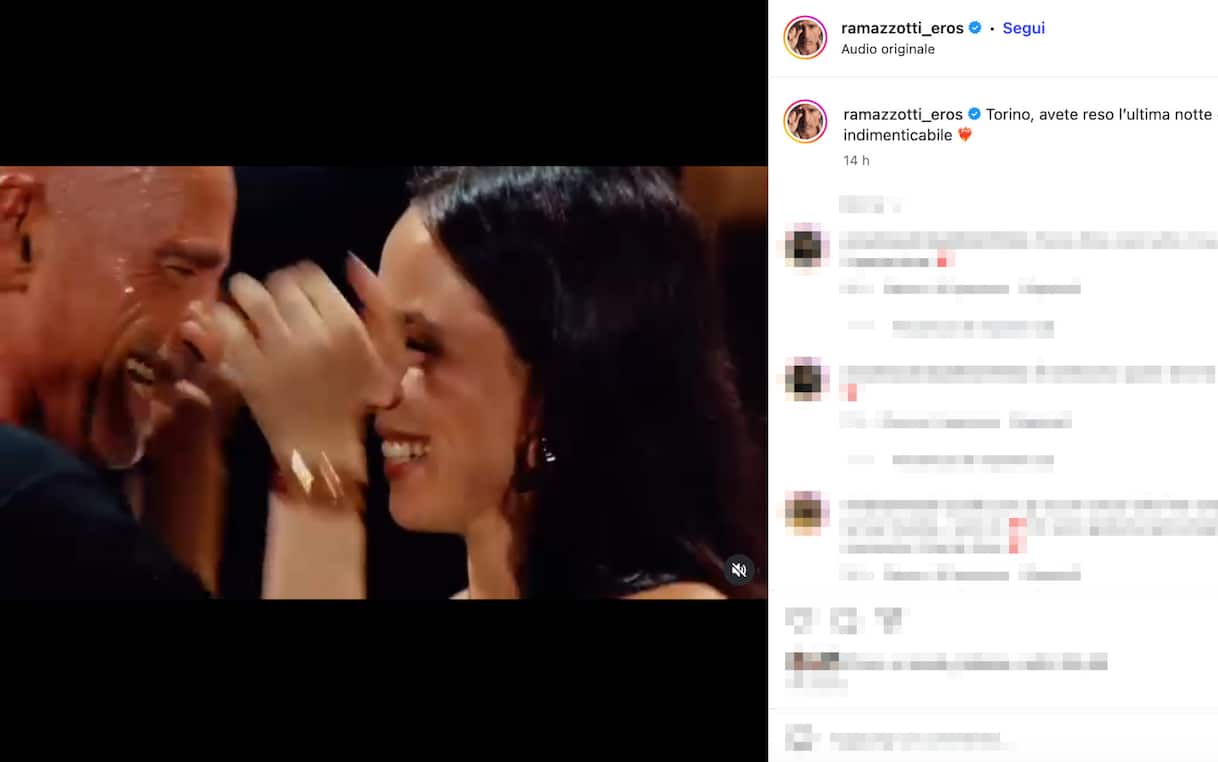 Aurora Ramazzotti canta a sorpresa con il papà Eros al concerto a Torino