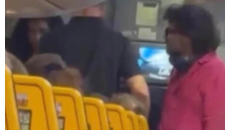 Francesco Renga fatto scendere da volo Ryanair Brindisi-Orio al Serio dopo lite con gli steward