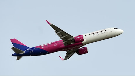 Volo Wizz Air diretto ad Atene, disastro sfiorato per due secondi: l'errore dei piloti nel decollo da Luton