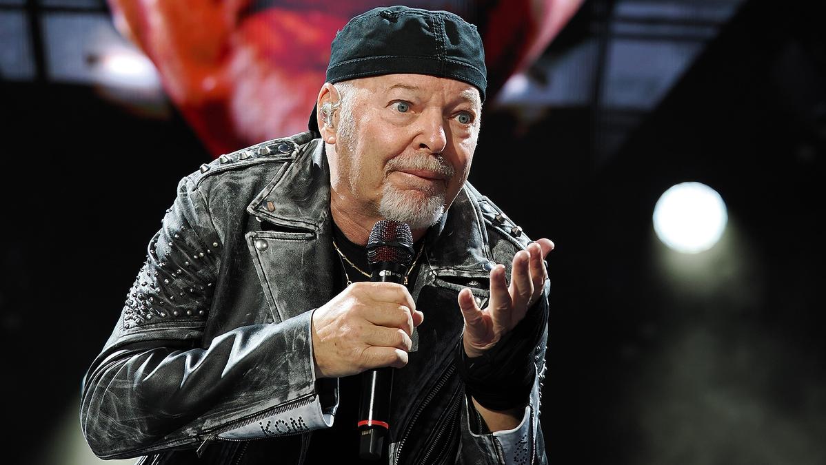 Slitta il voto su Vasco Rossi. Lisi: Chi è contrario ci ripensi, merita la cittadinanza onoraria
