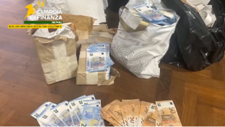 Banconote false per 400mila euro, scoperta a Napoli una stamperia clandestina