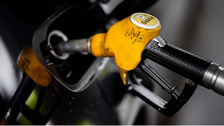 Trump minaccia di chiudere i rubinetti del diesel: l'Europa trema per l'inverno