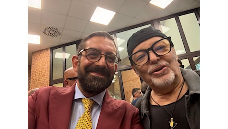 Vasco Rossi dottore di ricerca all'Università di Salerno: «La politica è anche decidere chi ascoltare»