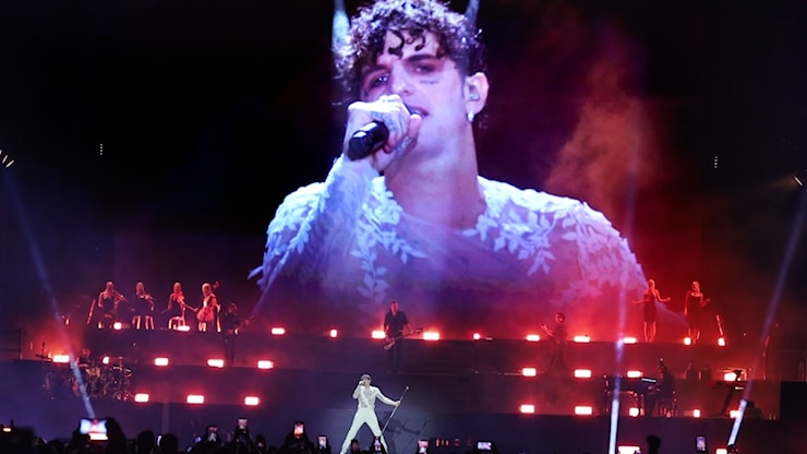 La notte magica di Achille Lauro: in 60mila all’Olimpico per l’atto d’amore alla sua Roma - Abitare A Roma