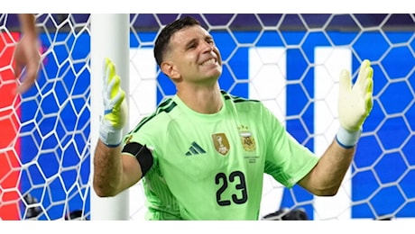 Aston Villa blindato, la Juve deve rinunciare a Dibu Martinez: le parole di Vidagany
