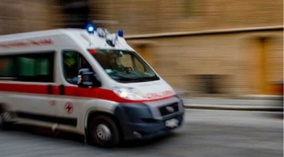 Tragedia in casa, bimbo di 10 mesi cade dal letto e muore