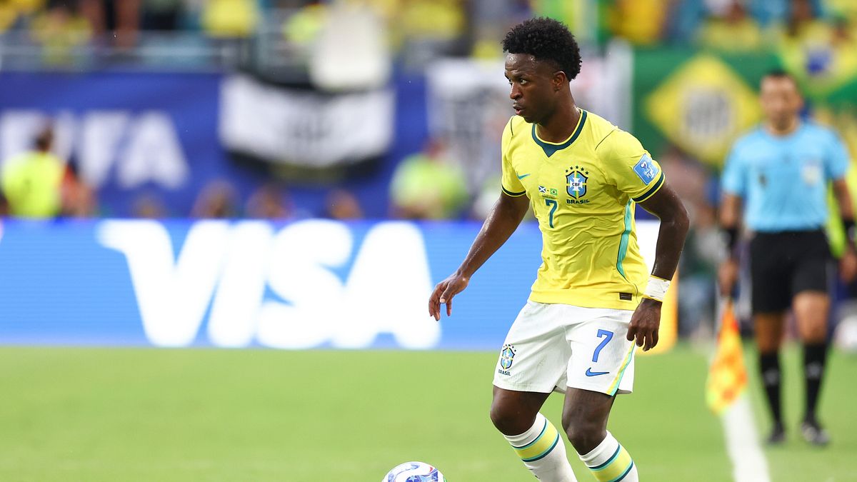 Brasile eliminato, il post di Vinicius: Vi chiedo scusa, lotterò ancora per tornare campione
