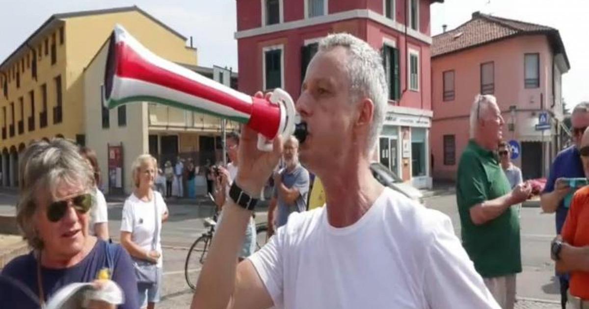 La protesta contro i data center: Mangiano energia e suolo
