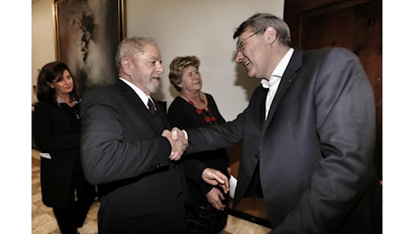 Cgil, la foto di Landini con Lula senza Camusso: «Errore tecnico»