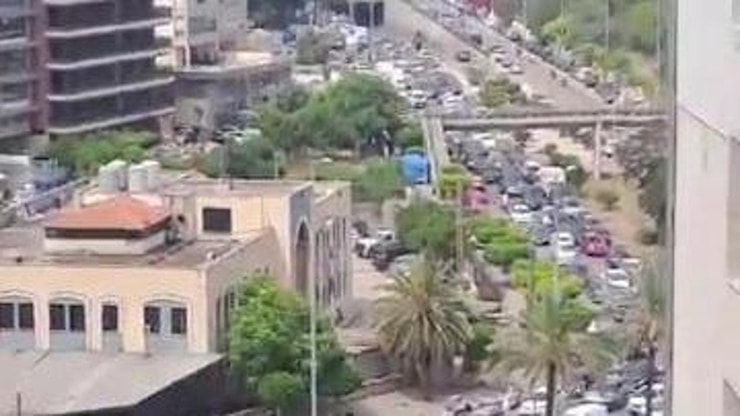 Beirut, la grande fuga dai sobborghi meridionali dopo l'annuncio di Netanyahu - la Repubblica
