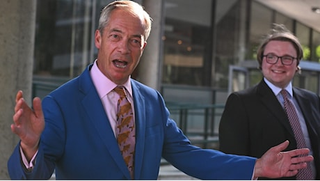 Farage si dimette e si ricandida dopo il caso donazioni:Saranno gli inglesi a decidere"