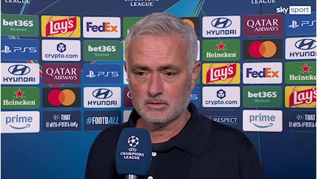 Mourinho, abbracci e striscioni all'Olimpico: la Roma celebra lo Special One, Criscitiello attacca