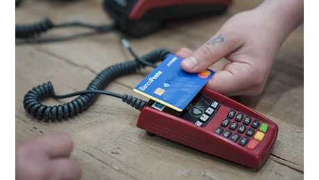 Collegamento POS-cassa, la scadenza mensile e la franchigia del 5%
