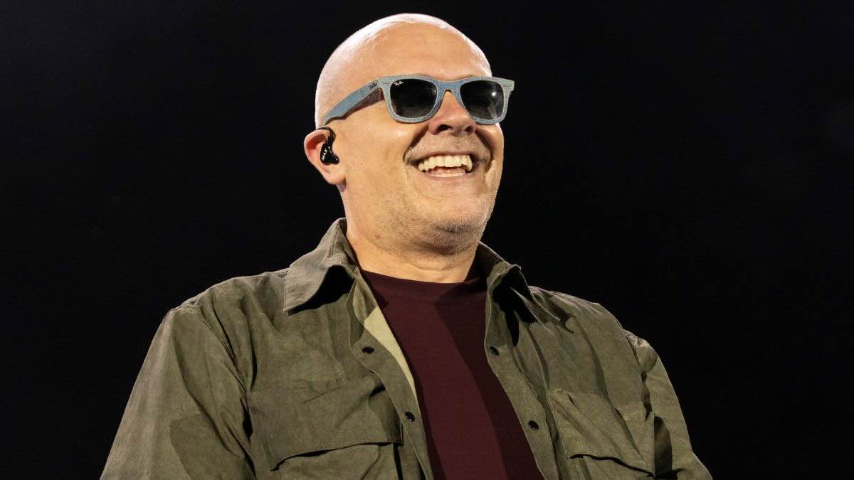 Max Pezzali alla conquista di San Siro, il concerto di Milano è un viaggio nel passato: Qui abbiamo vissuto gli anni d'oro