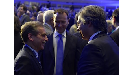 Intesa rilancia su Mps e incassa il sostegno di Delfin