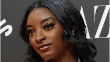 Simone Biles rivela la malattia della pelle: “Prurito fino a sanguinare”