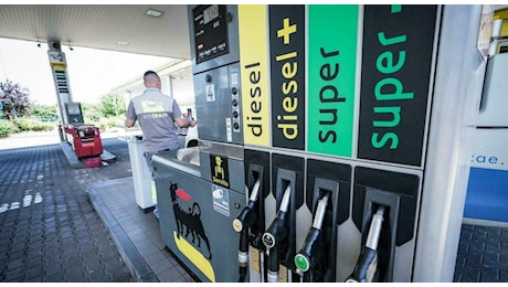 Gasolio sporco, altri quattro casi in Veneto e Friuli: auto in panne anche in galleria a Segusino