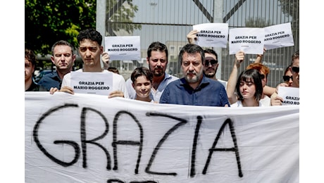 Show di Salvini in carcere. Su Roggero lite con Vannacci