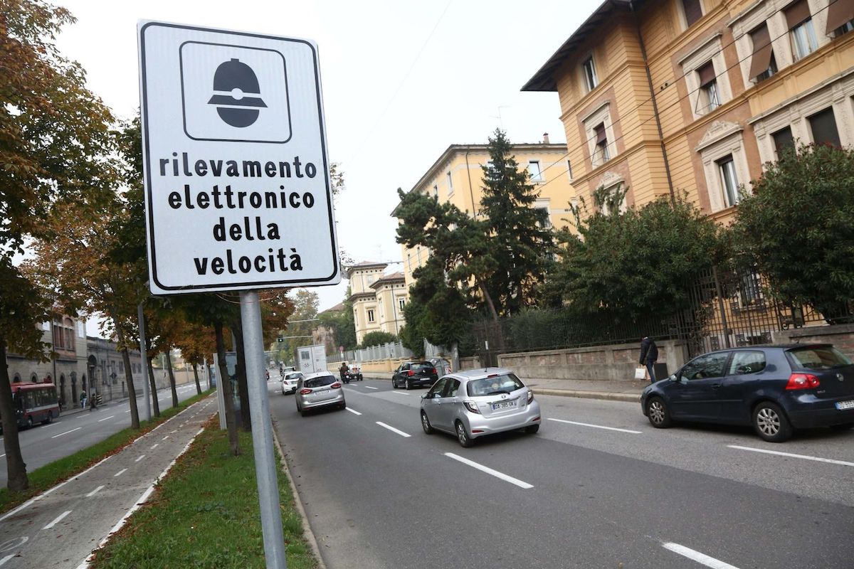 Autovelox, scattano le nuove regole: 850 apparecchi rischiano lo stop. Ecco cosa cambia