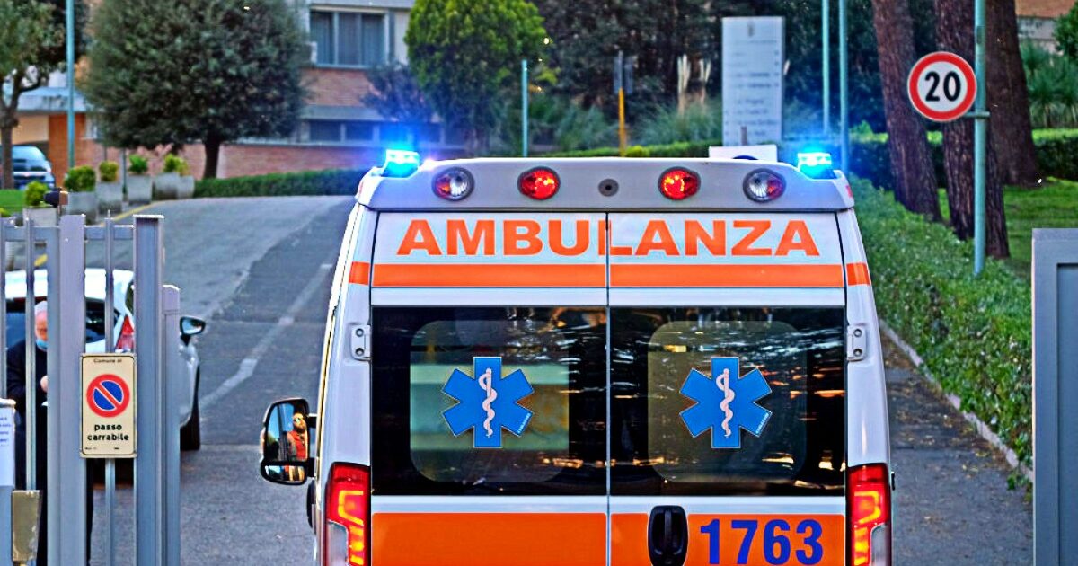 Travolge un motociclista, poi un pedone e non si ferma: positivo all’alcoltest, arrestato 37enne a Milano
