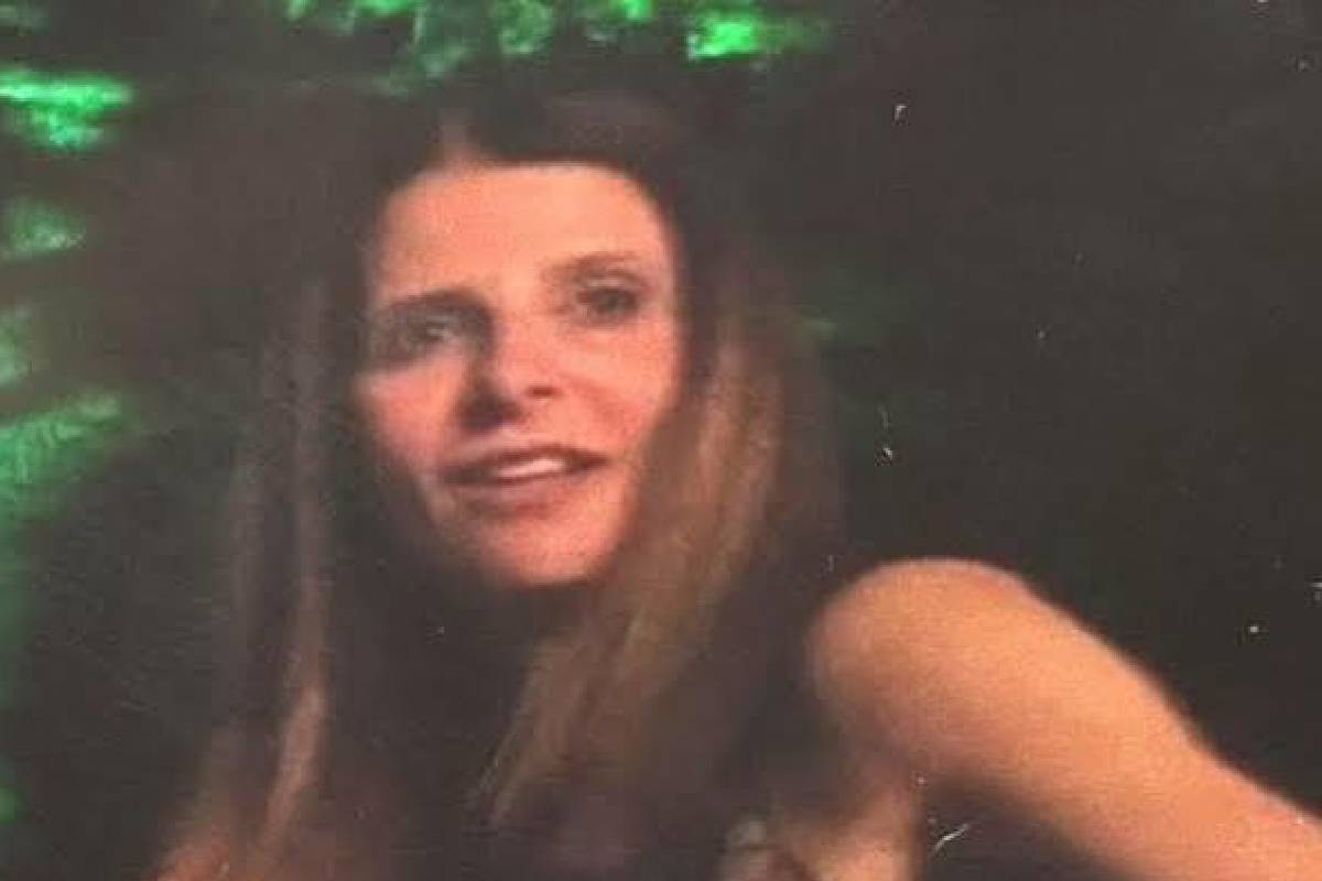 Il tavolo per uno: la fredda recita del ventenne che ha strangolato la madre