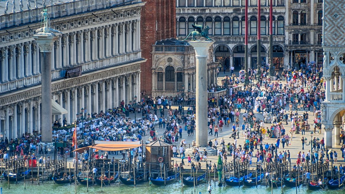 Dall'over tourism alle infiltrazioni criminali, il toxic tourism brucia 12,6 miliardi