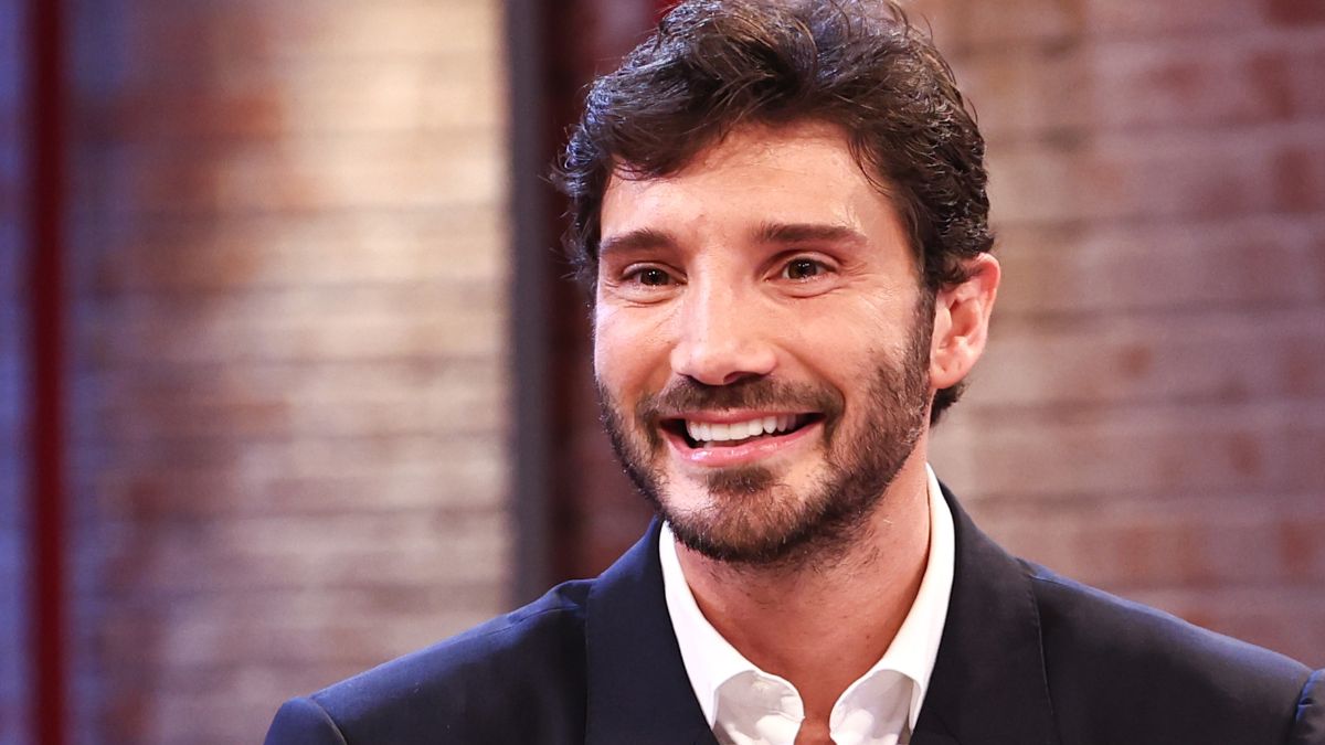 Affari Tuoi, penultima puntata nel caos: la gag finisce malissimo e De Martino sbotta: Andate a casa