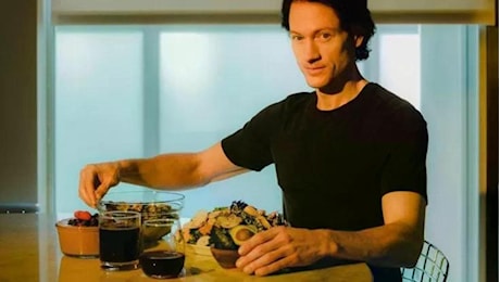 Bryan Johnson annuncia la gastrite autoimmune: la malattia che interrompe la corsa all’immortalità