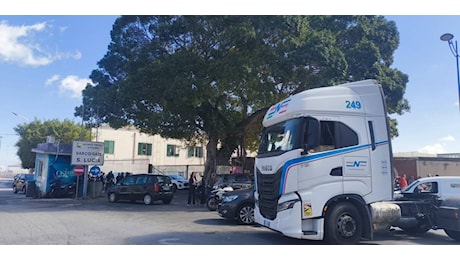 Tir fermi a oltranza nel Mezzogiorno, porti e rifornimenti sotto scacco